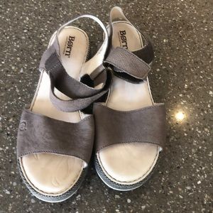Born women sandals size 9m.